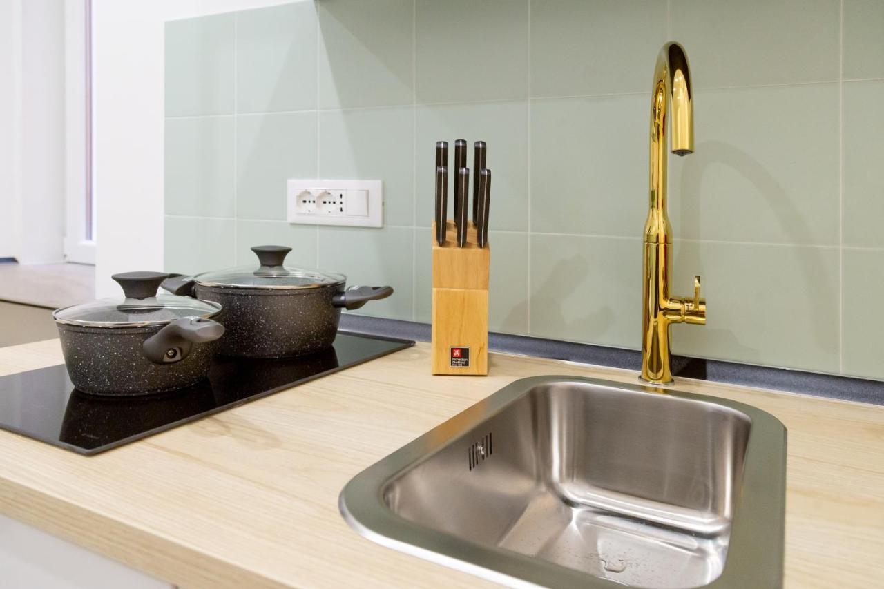 Lovely And Tiny Pied-A-Terre In The City Center ترييستي المظهر الخارجي الصورة